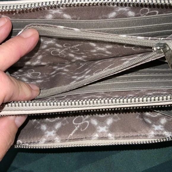 Jessica Simpson Taupe Bow Back Zip Wallet Wristlet 8” X 4.5” X 1” NWOT - Picture 8 of 16